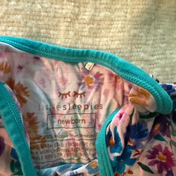 Little sleepies sweet pea newborn gown - Picture 4 of 4